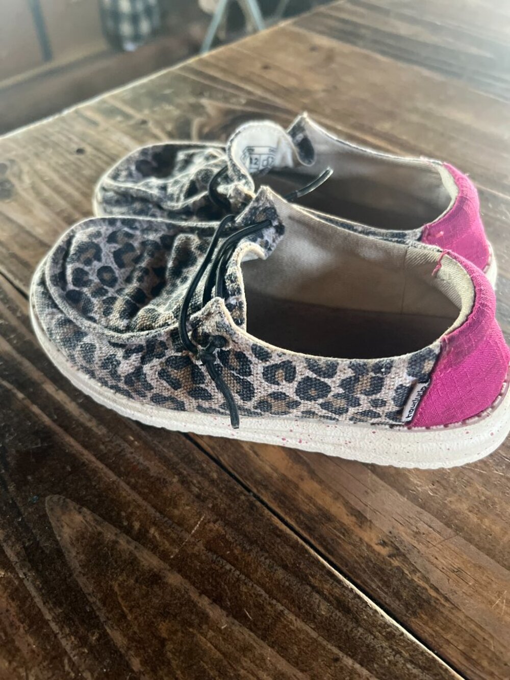 Youth Girls Wendy Cat Cheetah Sneakers - Picture 2 of 4